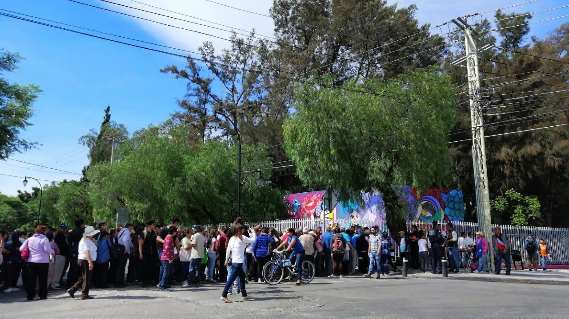 MANIFESTANTES CERRARON